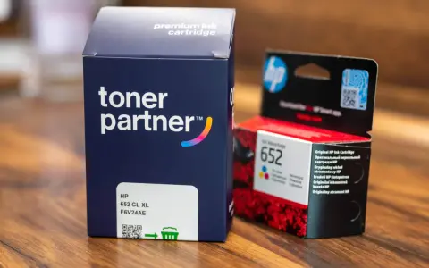 Pojemnik z tuszem do drukarki HP 652 CL XL i karton "toner partner".