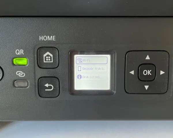 Drukarka Canon TS3150. Zielona kontrolka QR świeci, a na ekranie widoczny jest komunikat "Bezpośr. tryb b...".