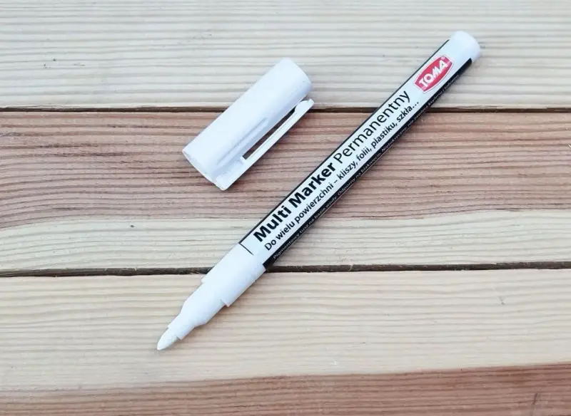 Marker permanentny TOMA do wielu powierzchni: kliszy, folii, plastiku, szkła. Niezastąpiony do znakowania!